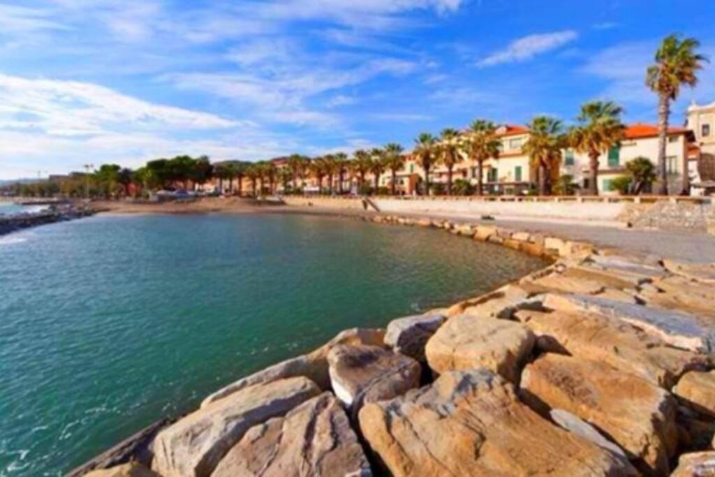 Appartamento 50 Mt Mare Con Parcheggio Riservato Riva Ligure Dış mekan fotoğraf